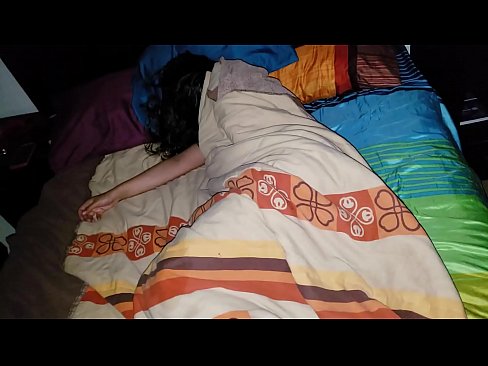 ❤️ Üvey oğul, genç üvey annesini uyurken azarlıyor. ️❌ Porno tr.muitohentai.ru ❌